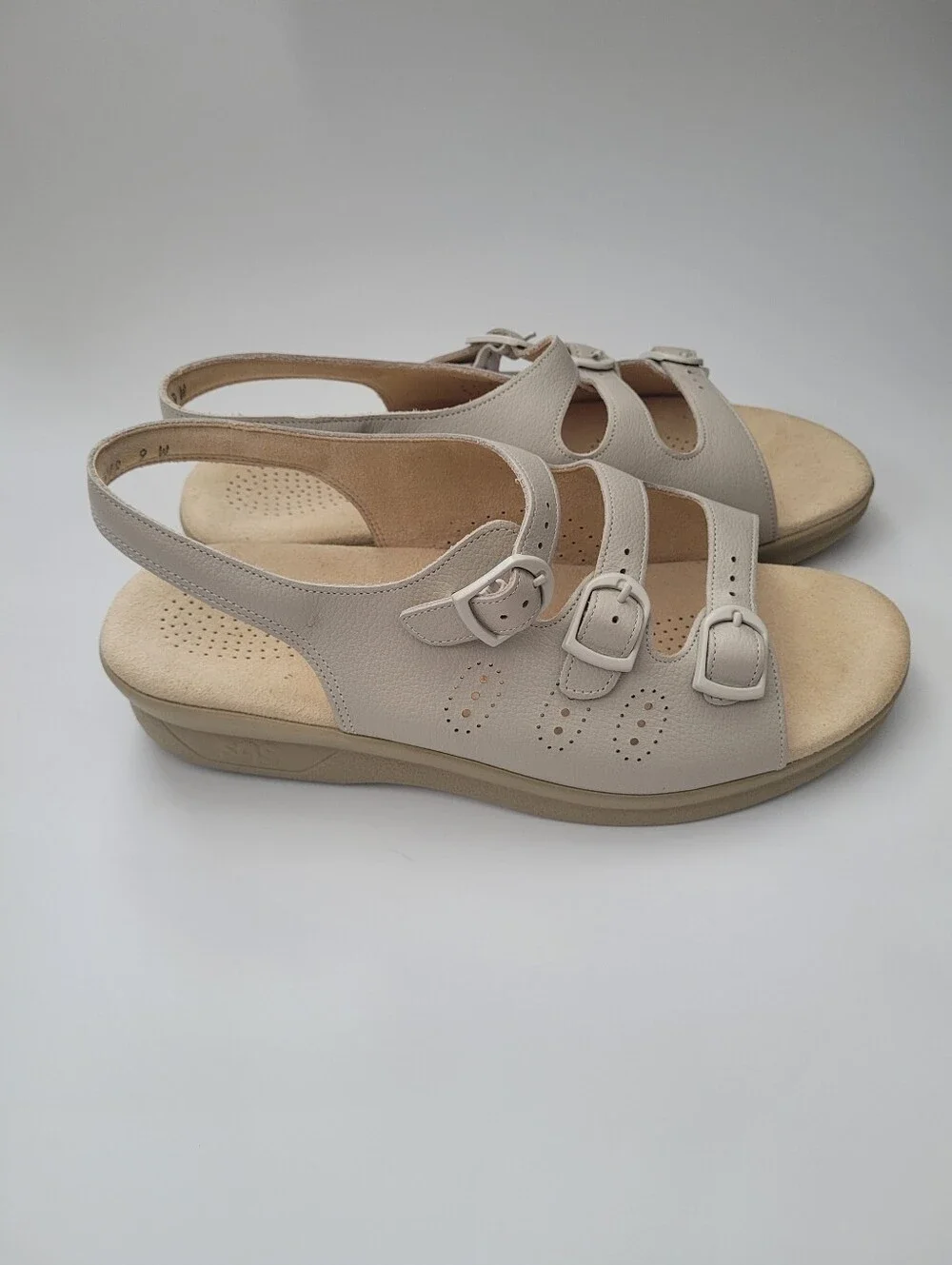 SAS Tripad Comfort Beige Leather Three Buckle Slingback Women's Sandals Size 9W